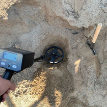 New metal detector high-precision underground treasure hunting detection instrument handheld visual positioning outdoor gold and silver coins