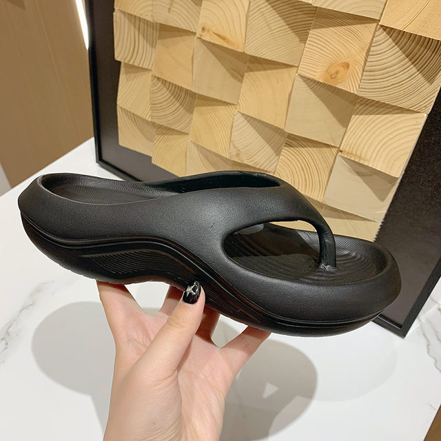 Flip-Flops for Women's Summer Outer Wear 2024 New Arch Design Non-Slip Thick Soles Versatile and Comfortable Seaside Flip-Flops with Soft Soles