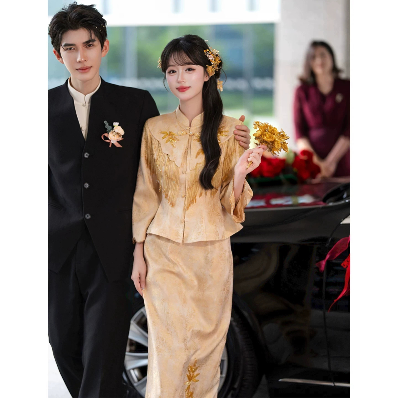 Bride's Golden Engagement Cheongsam Set with a High-End Feel, New Chinese-Style Wedding Toast Dress, Slim-Fit Homecoming and Wedding Dress Gown Bride's Golden Engagement Cheongsam Set with a High-End Feel, New Chinese-Style Wedding Toast Dress, Slim-Fit Homecoming and Wedding Dress Gown