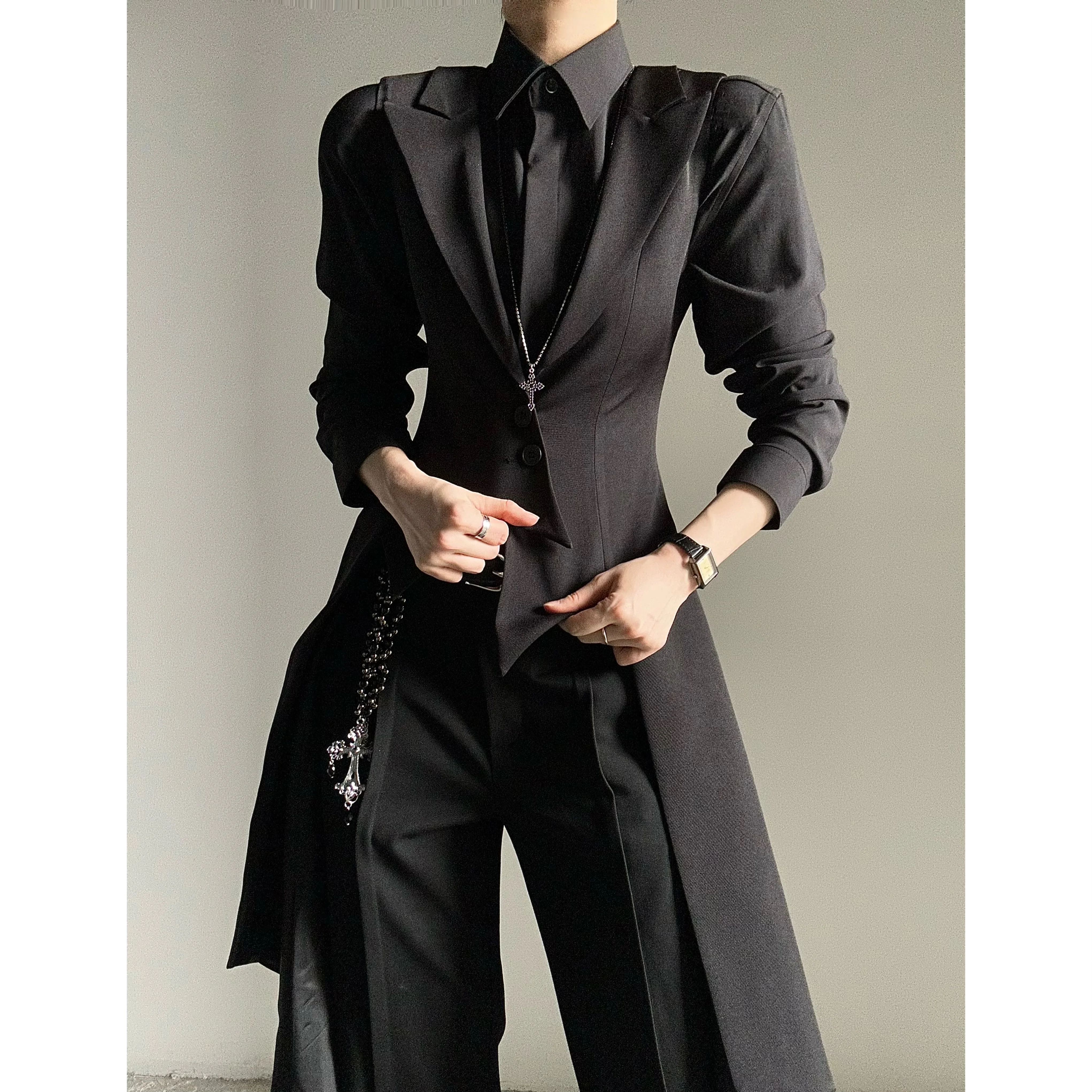 Черный костюм, длинная дизайнерская летняя жилетка, slim fit, до середины колена, материал