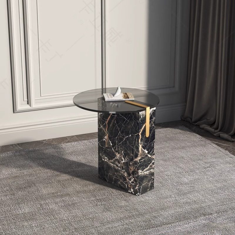 现代轻奢角几如何打造高级感？金色大理石与玻璃钢设计的2026流行趋势