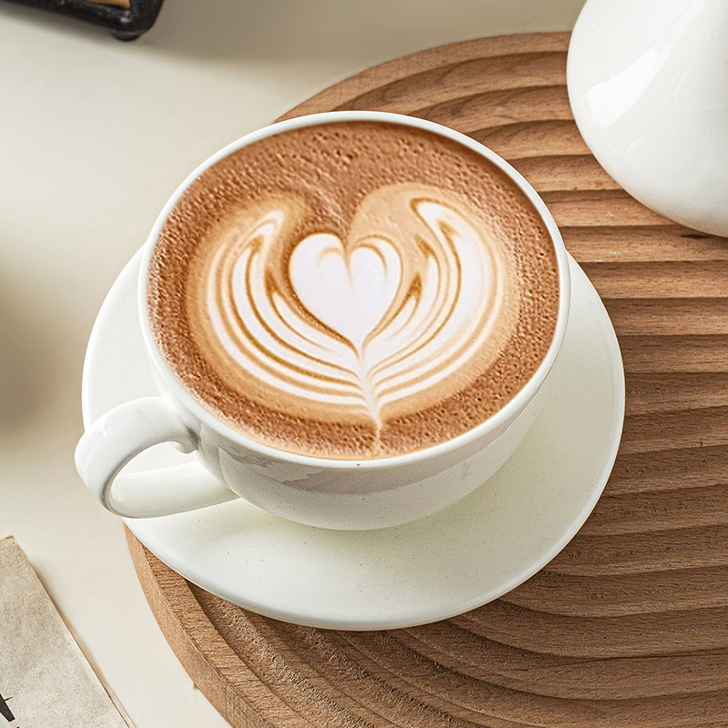 ミニマルなセラミック製コーヒーカップとソーサーのセット、純白のヨーロピアンスタイル、ラテ、アメリカンラテアートのプロ用カップセット、小型の高級ティーカップ。
