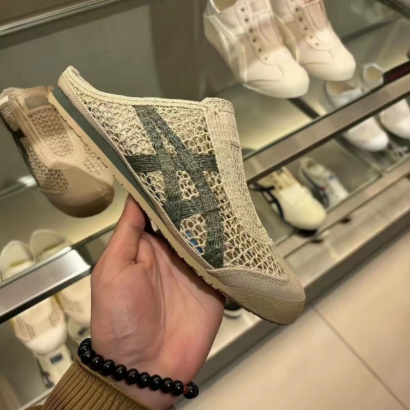 【Arthur's Hot Sale】Slip-On Tiger Casual Woven Trendy Clogs for Men and Women with Closed-Toe Design