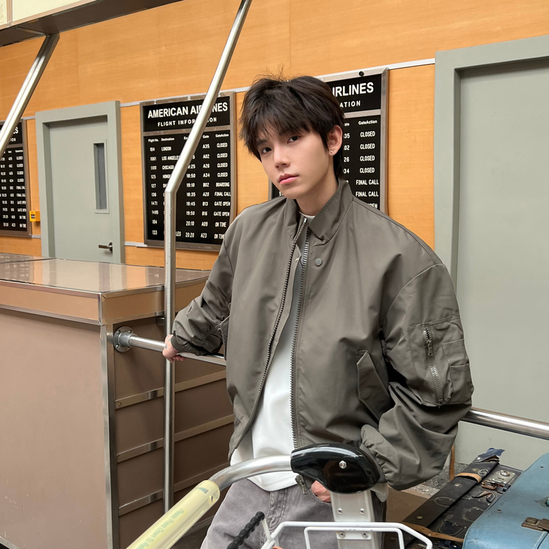 Shakeyu Autumn American Retro Stand Collar Pocket Pleated Commuter Loose Cleanfit Jacket for Men and Women Shakeyu Autumn American Retro Stand Collar Pocket Pleated Commuter Loose Cleanfit Jacket for Men and Women