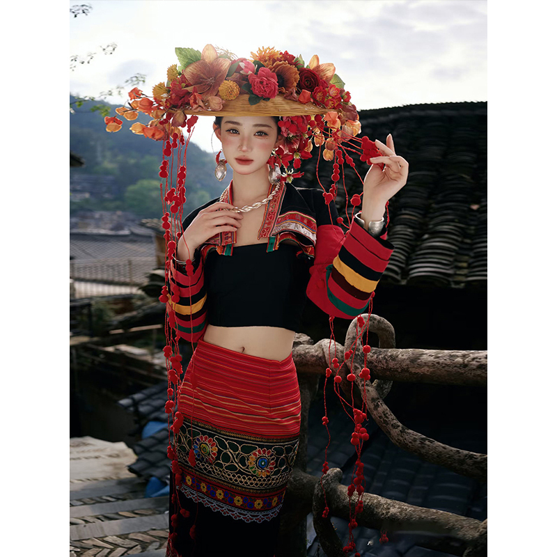 【Borong Ethnic Group】Ethnic Minority Retro Clothing Embroidered Three-Piece Set, Ancient Village Travel Photography Outfit, Dai Ethnic Performance Wear 【Borong Ethnic Group】Ethnic Minority Retro Clothing Embroidered Three-Piece Set, Ancient Village Travel Photography Outfit, Dai Ethnic Performance Wear