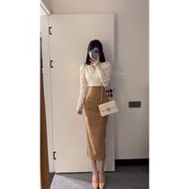 Wear a complete set of Hong Kong style high-end and elegant ladies lace tops and skirts two-piece suits for women in autumn and winter.
