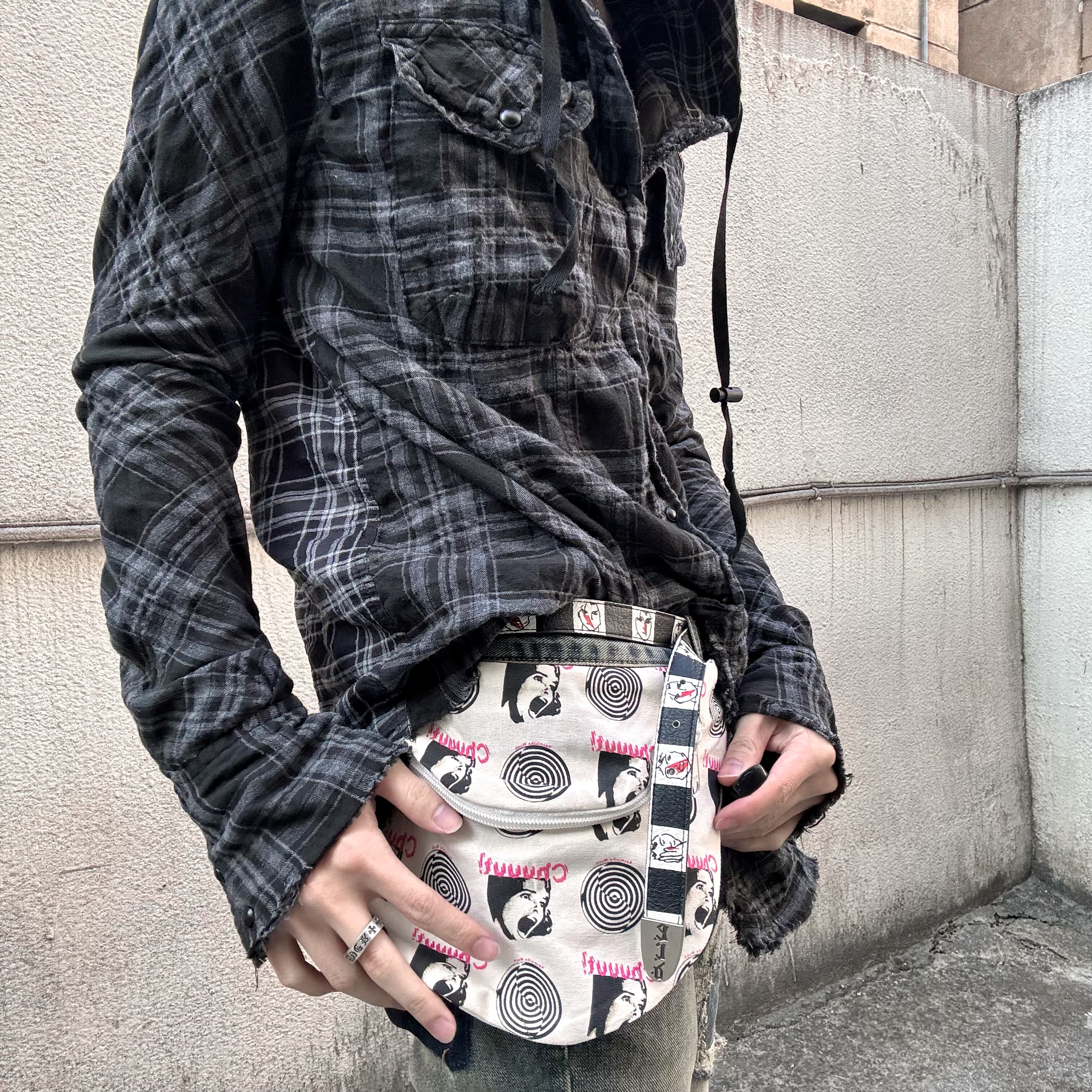 Мода холст 【现货】非undercover 06ss t期风格百搭满印漩涡呐喊女斜挎包 No brand