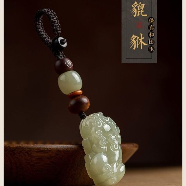 Pi Xiu Keychain Pendant Made of Hetian Jade, Car Keychain Ornament, Wealth-Attracting Pi Xiu, Fortune Bead, Peace and Safety, Personalized for Women
