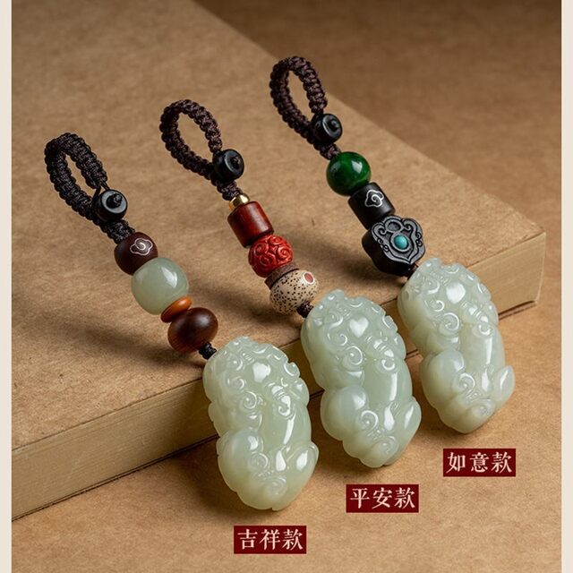 Pi Xiu Keychain Pendant Made of Hetian Jade, Car Keychain Ornament, Wealth-Attracting Pi Xiu, Fortune Bead, Peace and Safety, Personalized for Women