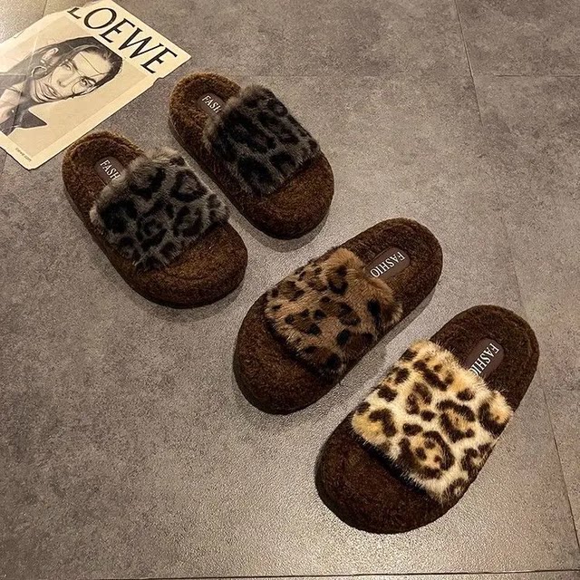 2024 Autumn and Winter Trendy Leopard Print Fashion Versatile Furry Slippers for Women Outdoor Wear Slip-On Trendy Shoes Thick-Soled Cotton Slippers