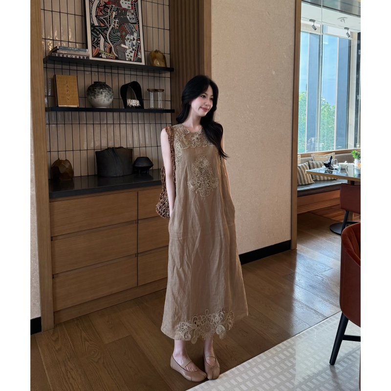 Far Room 【Ancient Hemp Embroidery Shadow】2026 Summer New Ramie Embroidery Artistic Sleeveless Long Dress