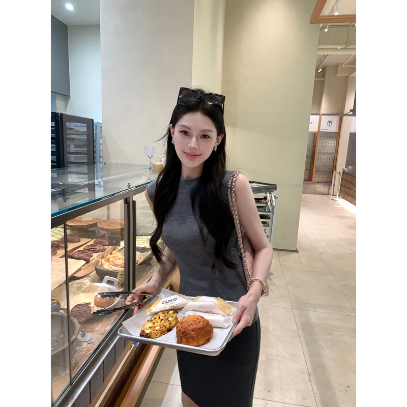Maven Lin Jian Guimian 1Oo Merino Wool Half-Turtleneck Camisole Women's Versatile Sleeveless Knit Top Maven Lin Jian Guimian 1Oo Merino Wool Half-Turtleneck Camisole Women's Versatile Sleeveless Knit Top
