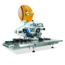 Fully automatic flat small labeling machine self-adhesive surface equipment high-speed label desktop plastic bottle glass bottle customization