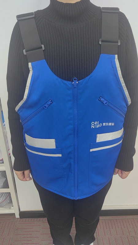  Station Vest: the Clothing Can Be Transformed into a Bag (Magic Style)