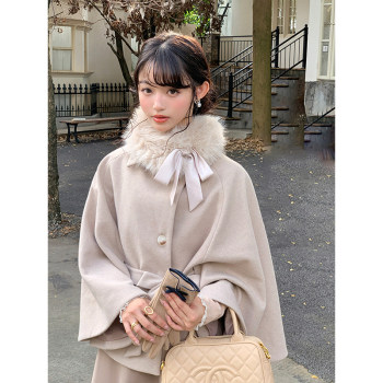 千金感小香风蝴蝶结毛领斗篷呢子大衣女秋冬甜美收腰短款毛呢外套