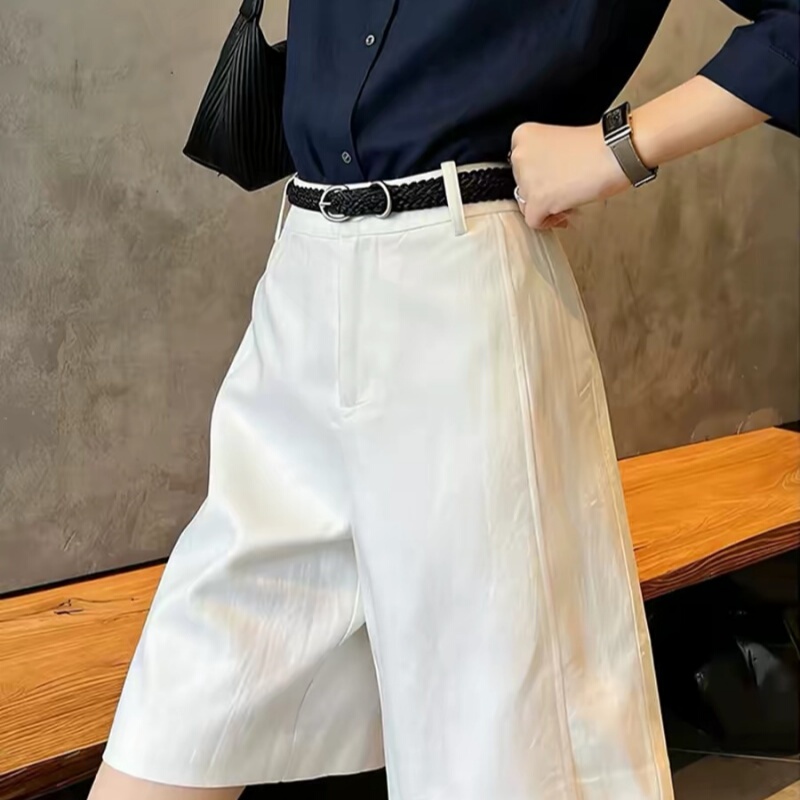 Thin White Straight-Leg Casual Shorts for Women, Summer 2026, Plus-Size Pear-Shaped Body, High-Waisted, Slimming, Five-Point Wide-Leg Pants