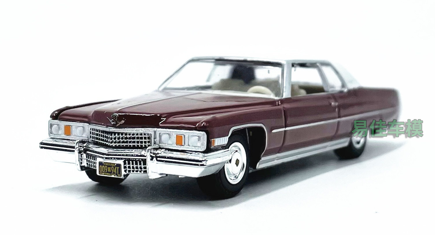 Greenlight 1:64 1973 Cadillac Rocky Sedan Deville Classic Car