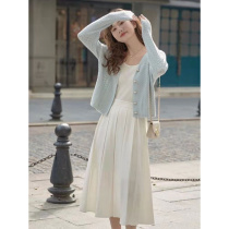 New high-quality spring and autumn new French cream loose thin sweater womens V-neck sweet girl short style