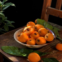 Mengzi Pingbian loquats are juicy golden sour and sweet and are bigger than fresh local fresh fruits in Yunnan that produce body fluids and quench thirst.