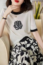 Albaca Cashmere Short Sleeve with a short sleeve.