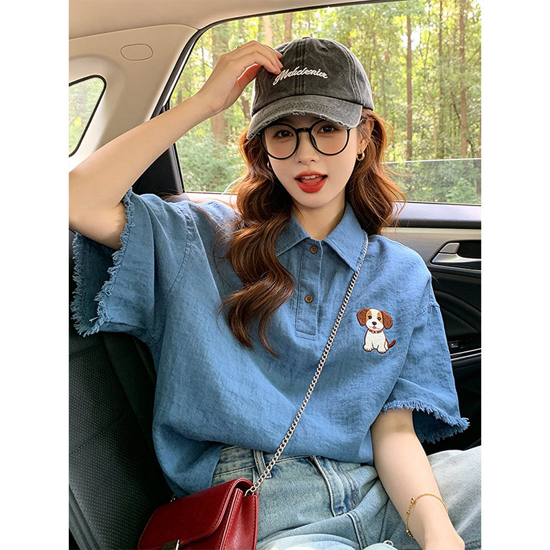 This Year's Trendy Retro Blue Frayed Denim Short-Sleeve T-Shirt, Unique and Non-Contrasting Design, Regular Shoulder Fit, Summer Top
