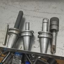 Powerful tool holder milling cutter boring tool. From the left the first small tool holder is 40 yuan and the second one is 140 yuan.