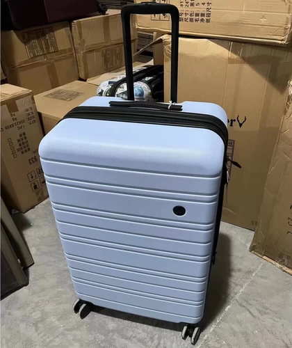 Ударопрочный багажный японский чемодан