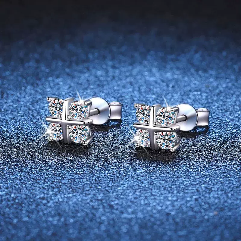 Серебро Sterling. Диа́мантовые сережки из Моиссанита каръat *