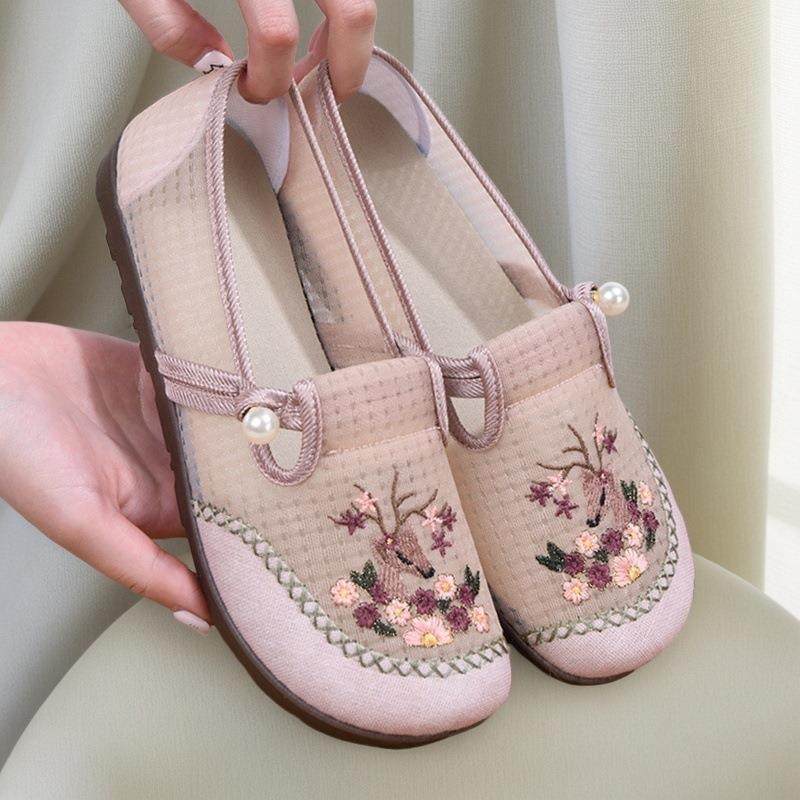 春夏老北京新中式布鞋女绣花一脚蹬平底妈妈鞋百搭透气单鞋民族风