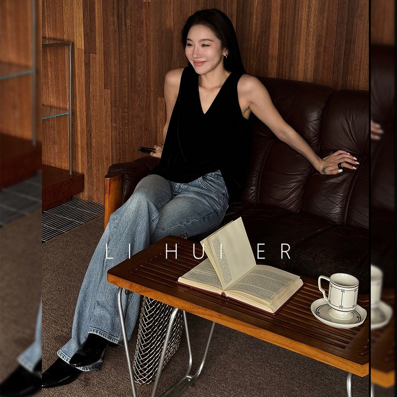 Lihuier Li Hui'Er Passing through the World Black Velvet V-Neck Vest for Women Autumn Style Light Mature Niche Sleeveless Top Lihuier Li Hui'Er Passing through the World Black Velvet V-Neck Vest for Women Autumn Style Light Mature Niche Sleeveless Top