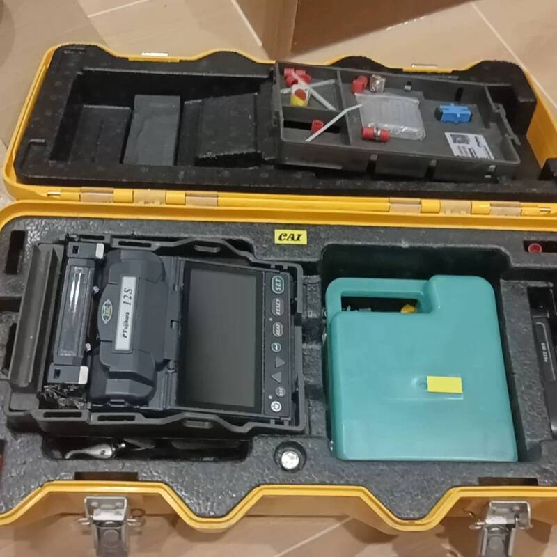 Repairable 12S12S Fujikura Fiber Optic Fusion Splicer, Fujikura Dual-Motor Multi-Functional Fixture Fusion Splicer Repairable 12S12S Fujikura Fiber Optic Fusion Splicer, Fujikura Dual-Motor Multi-Functional Fixture Fusion Splicer