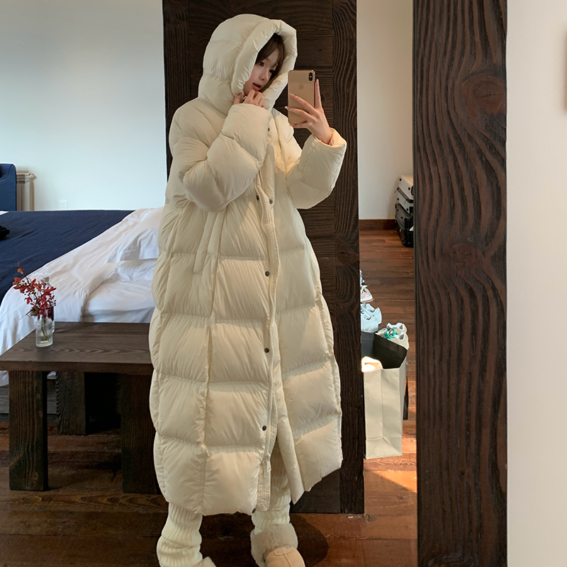 巴黎工坊羽绒服：法式风尚与御寒美学