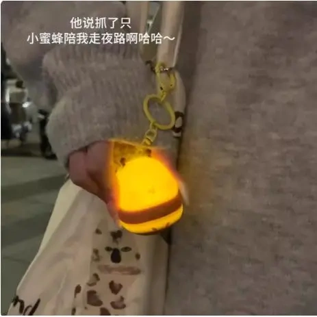 Glowing Little Bee Backpack Pendant, Creative Silicone Lighting Keychain, Squishy Hanging Ornament, Gift for Girlfriend Glowing Little Bee Backpack Pendant, Creative Silicone Lighting Keychain, Squishy Hanging Ornament, Gift for Girlfriend