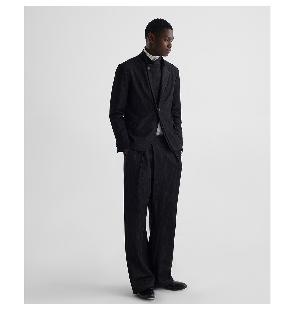 Slight Vogue Tailored Peak-Lapel Denim Blazer