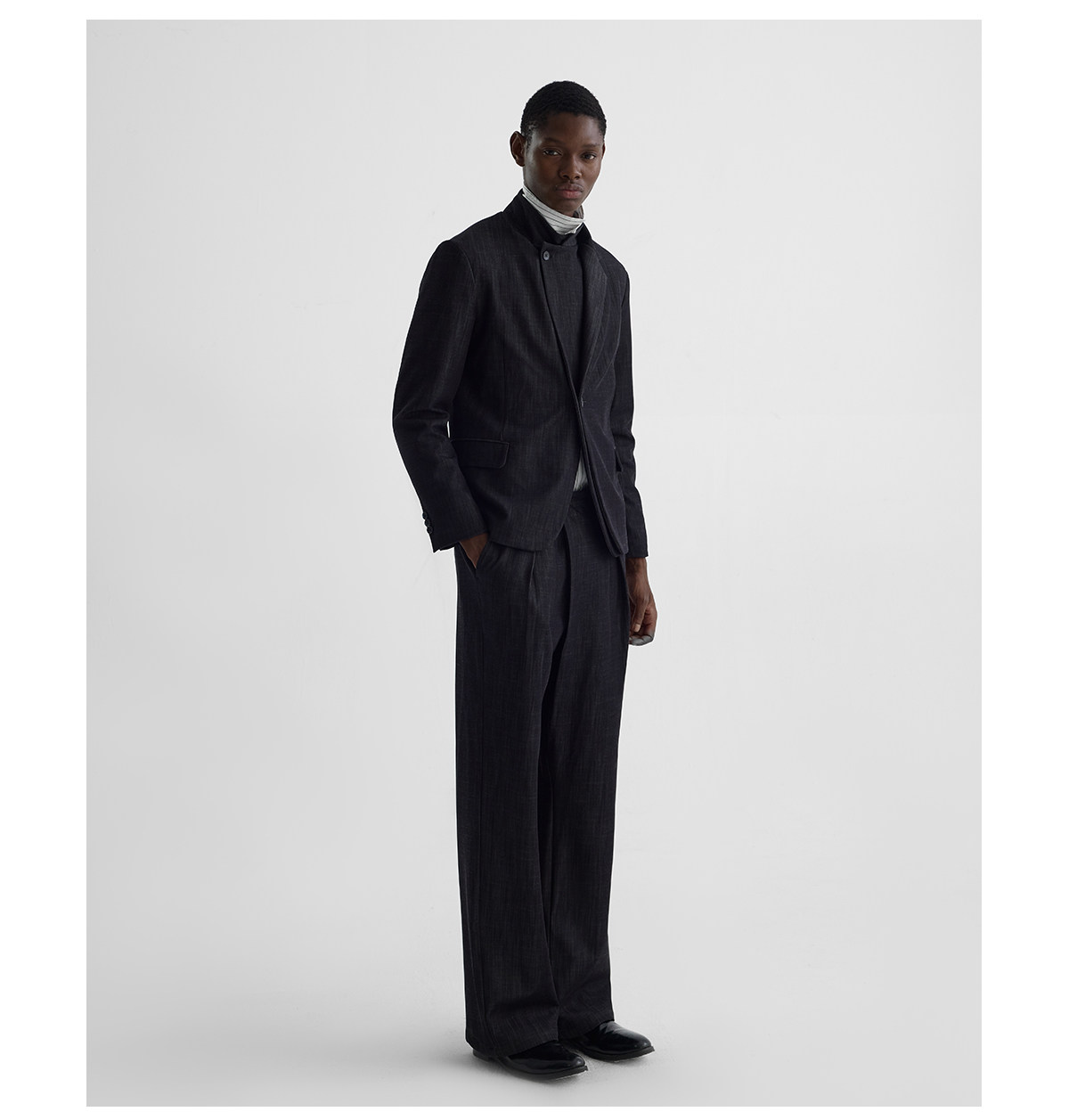 Slight Vogue Tailored Peak-Lapel Denim Blazer