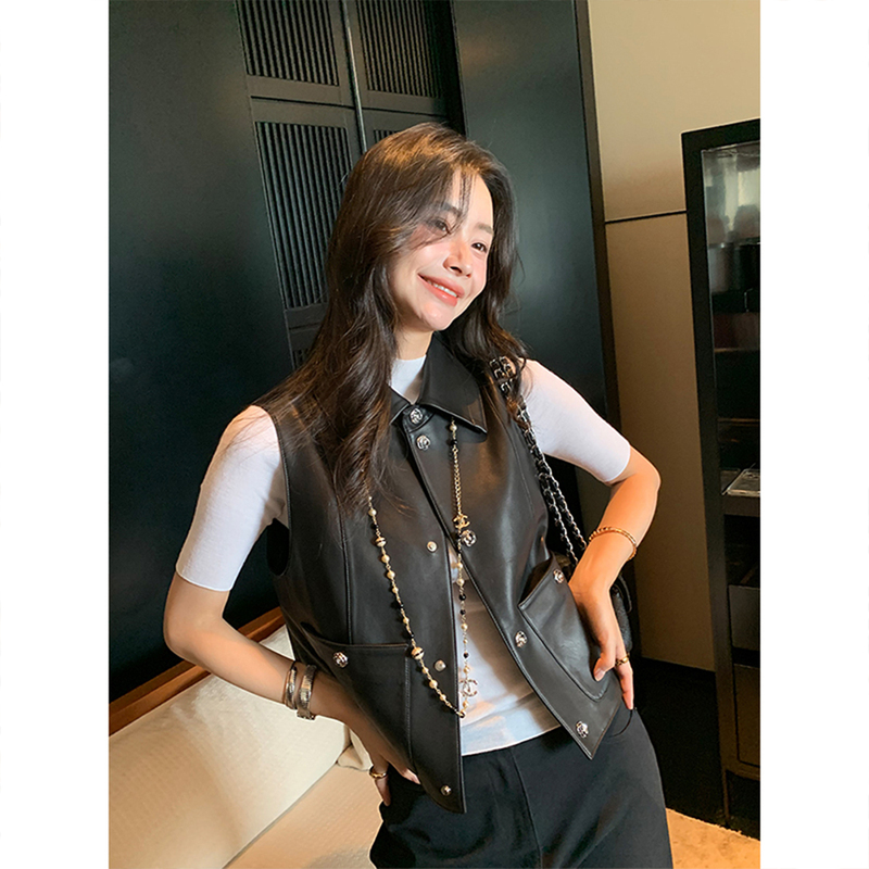 2026 Autumn New Style Chanel-Inspired Uncoated High-End Waxed Lambskin Short Exquisite Lapel Vest for Women