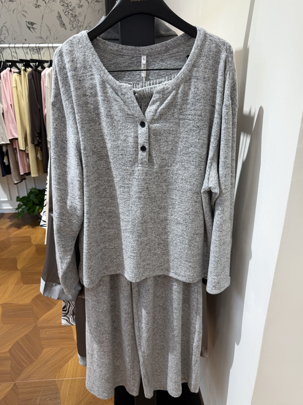 Autumn New Fashion High-Quality Korean-Style Soft and Comfortable Loose Knit Set Age-Reducing Loungewear Gray Autumn New Fashion High-Quality Korean-Style Soft and Comfortable Loose Knit Set Age-Reducing Loungewear Gray