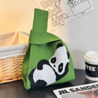 Зеленая расслабляющая панда