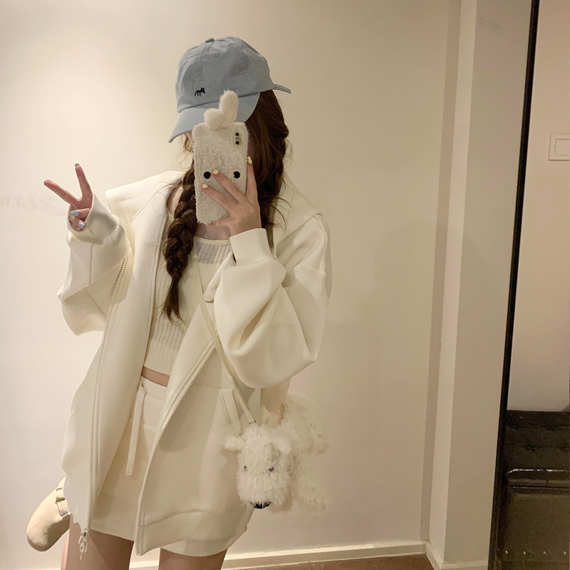 Korean Casual Sports Suit for Women in Autumn, Minimalist Loose Slimming White Hooded Sweatshirt Jacket and Short Skirt Two-Piece Set