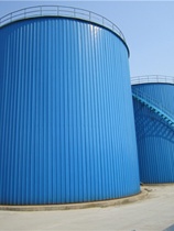 Chemical tank foundation base asphalt sand anti-corrosion asphalt cold patching material at the bottom of the oil tank open the bag and lay No. 05 material