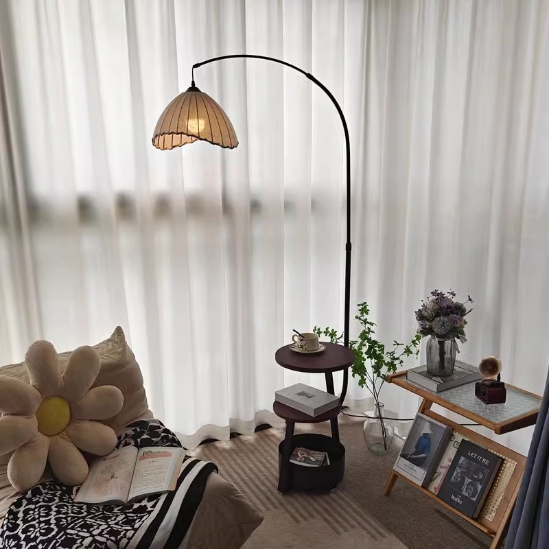 フルスペクトルの目の保護フロアランプフランスのレトロなリビングルームのソファの隣にいくつかの統合された寝室の研究釣りランプ