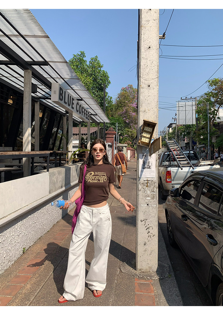 牙套大汪【Ленивые выходные】 Стройнящие белые джинсы прямого кроя с высокой талией и текстурой