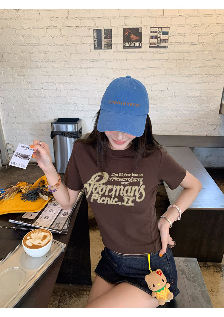 牙套大汪 【Уличный пикник】 Приталенная футболка с коротким рукавом и принтом букв