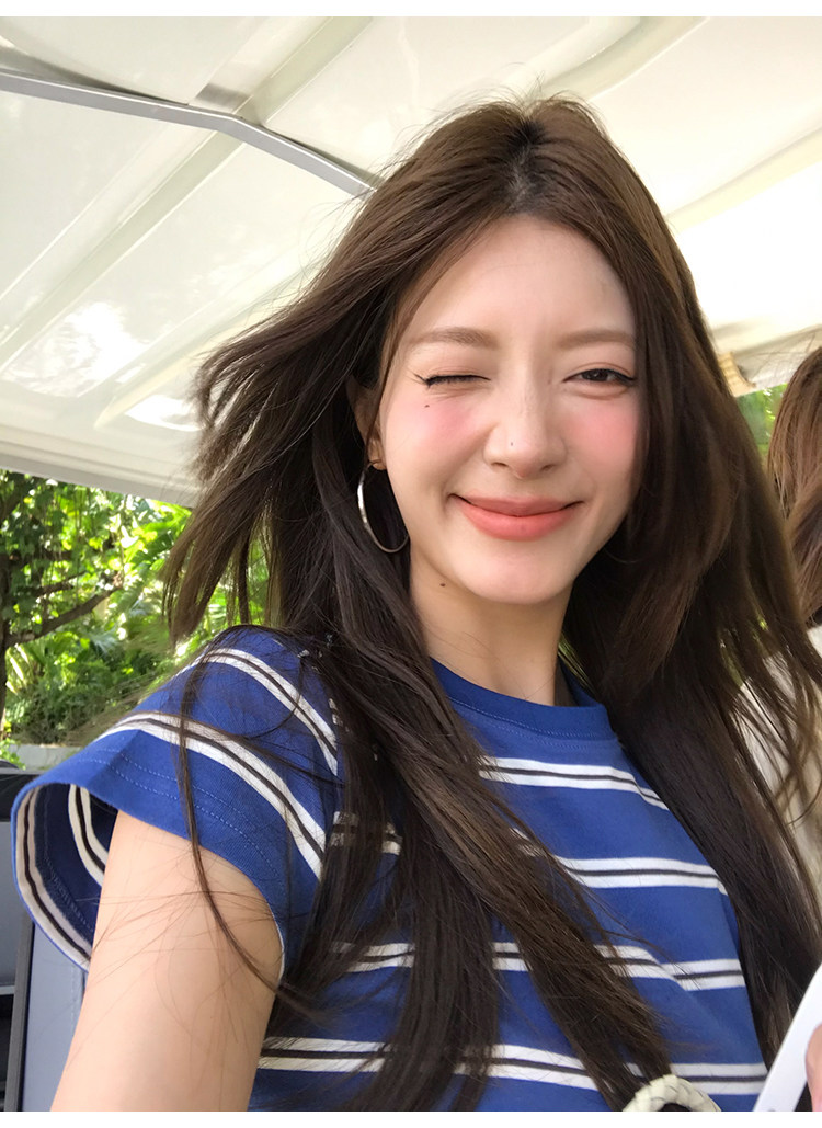 牙套大汪 【Синяя морская душа】 Женская футболка 2025 лето новая стильная простая прямоплечая короткий рукав