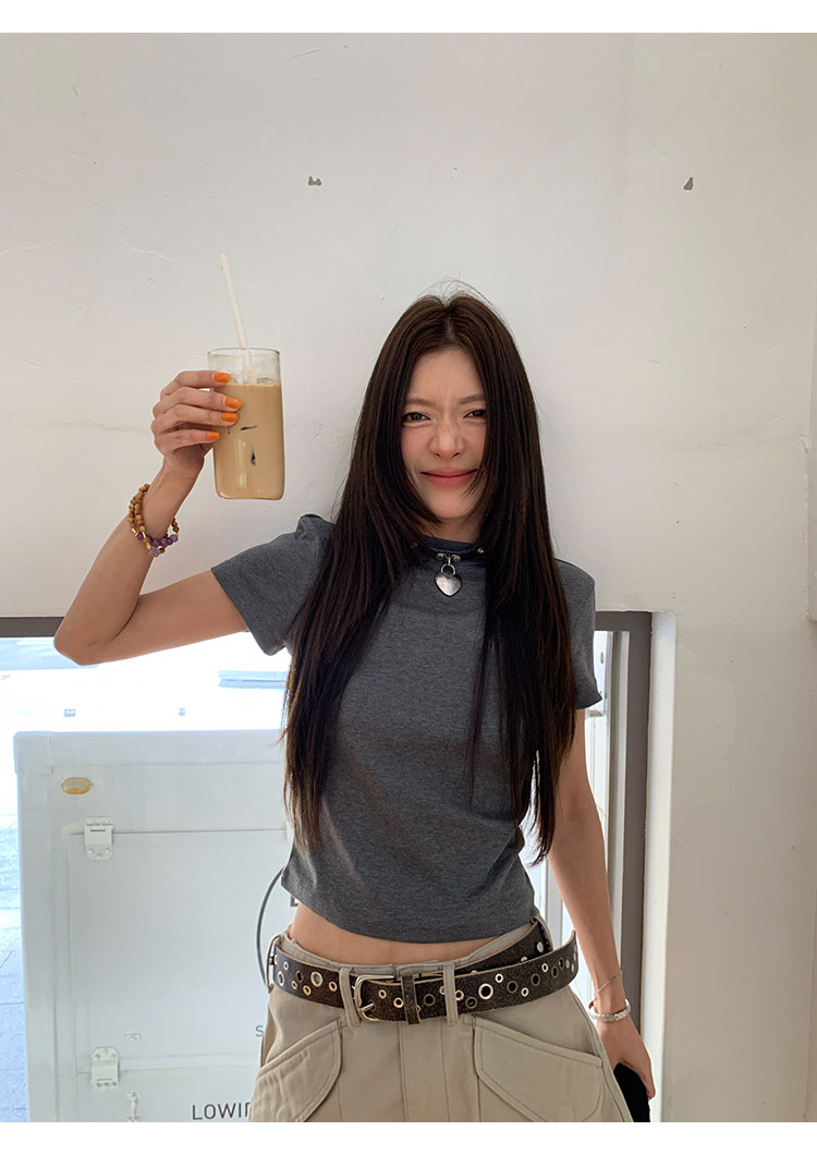 牙套大汪 минималистичная базовая футболка с коротким рукавом и прямыми плечами