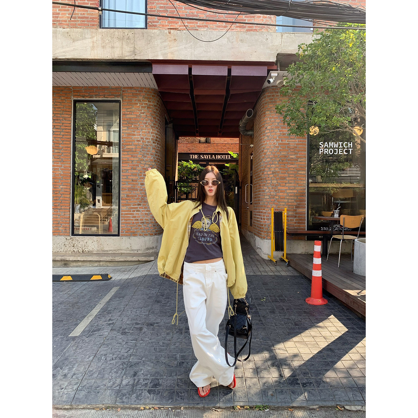 牙套大汪【Ленивые выходные】 Стройнящие белые джинсы прямого кроя с высокой талией и текстурой