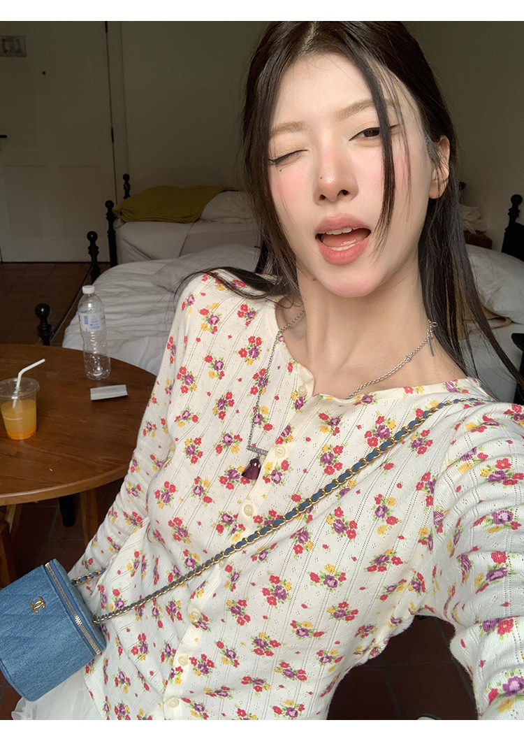 牙套大汪【春日野莓】ажурная кардиган с фактурной поверхностью, круглым вырезом и цветочным принтом на пуговицах