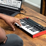 Akai mpk mini mk3 portable midi -клавиатура