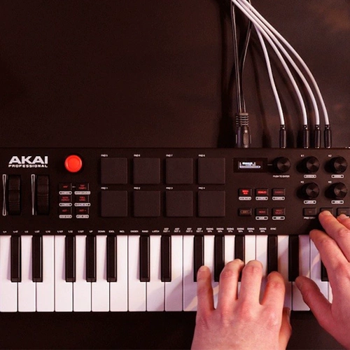 Yajia/Akai Office Direct Business ｜ MPK Mini Plus 37 MIDI -клавишная аудио -последовательность контроллера Strike Pad