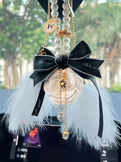 德国汽车挂件2025新款女高级感山茶花扩香石香薰网红车载吊坠礼盒